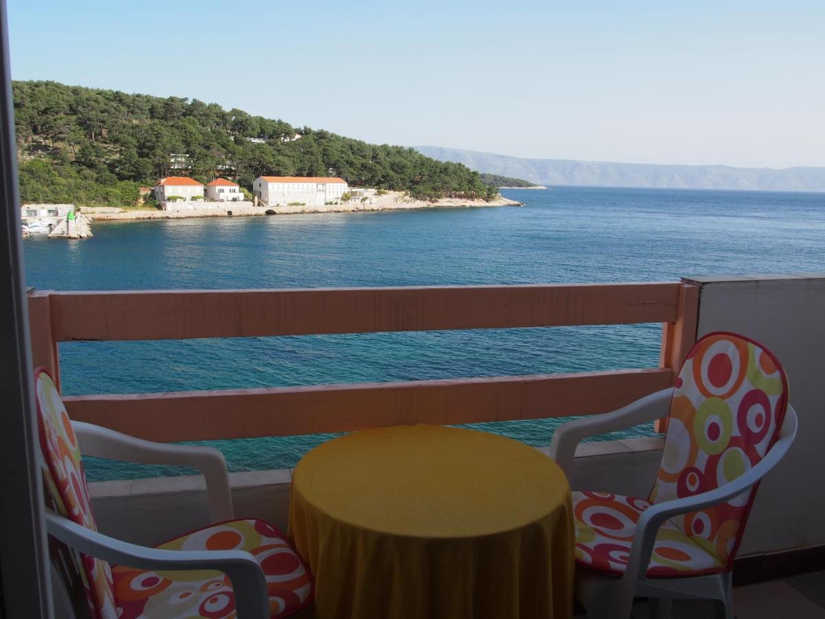 Beachfront Apartment Jelsa (Hvar)